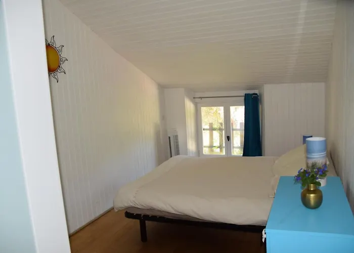 Les 2 Chenes Bed & Breakfast Les Riffes