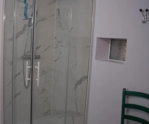 Les 2 Chenes Bed & Breakfast 3*