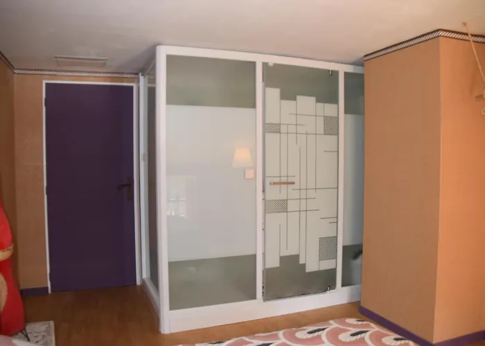 Les 2 Chenes Bed & Breakfast 3*